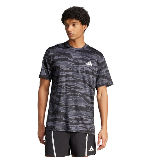 トレイン エッセンシャルズ カモ AOP 半袖Tシャツ KQC46-JN5953