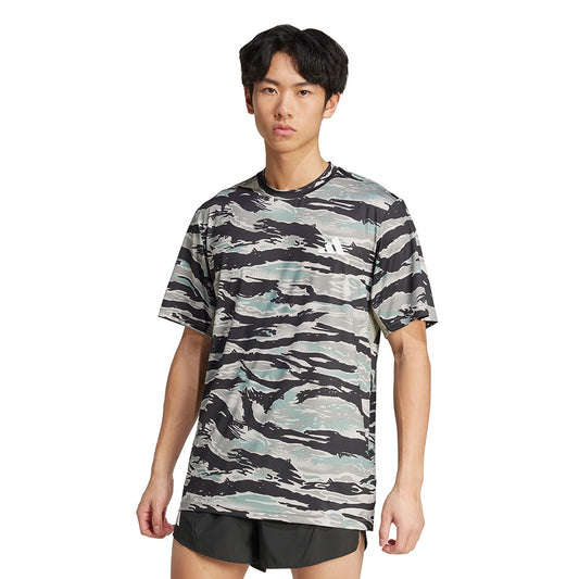 トレイン エッセンシャルズ カモ AOP 半袖Tシャツ KQC46-JN5954