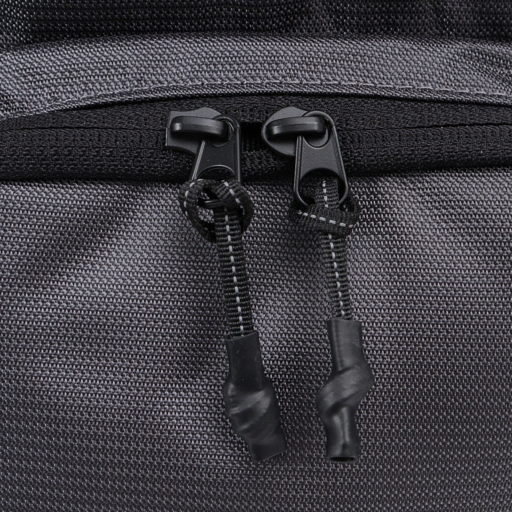 リュック Essential デイパック M 9.0 グレー 28L FOS901982-25N バックパック リュックサック 撥水