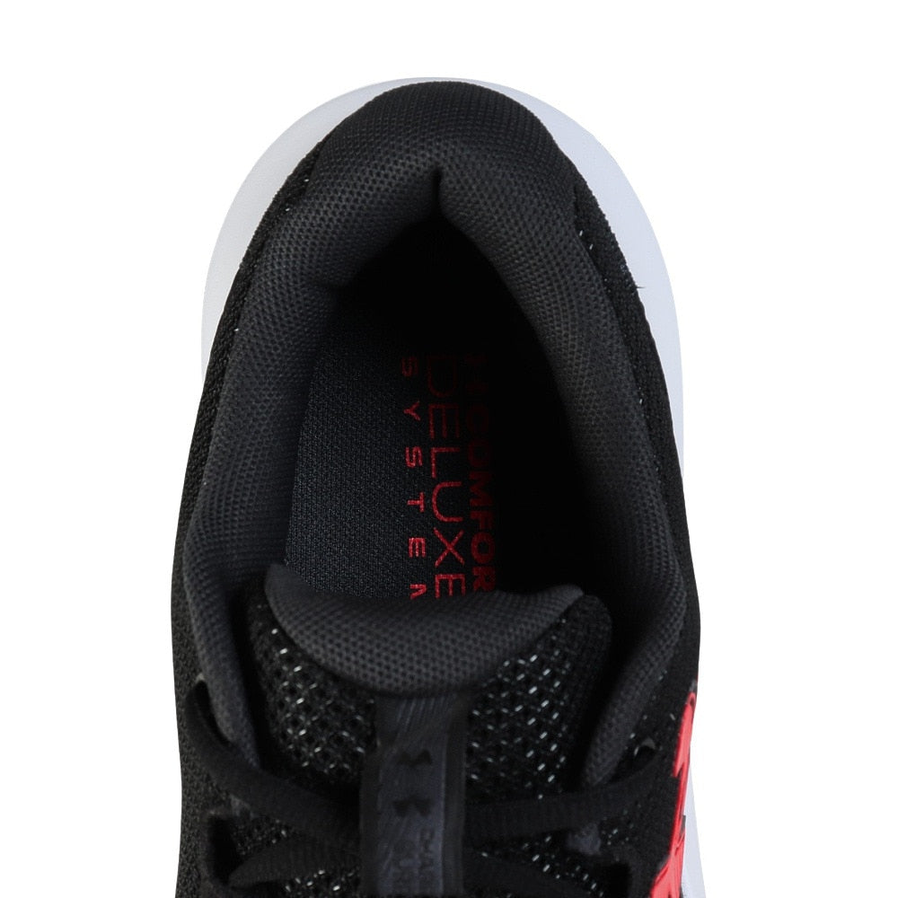 ランニングシューズ ジョギングシューズ チャージド サージ 4 ブラック 3027000 005 スニーカー