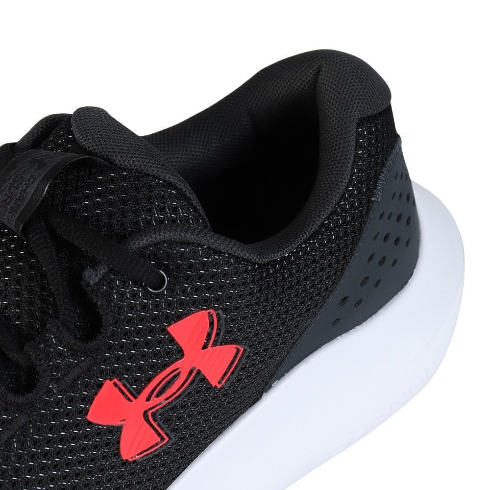 ランニングシューズ ジョギングシューズ チャージド サージ 4 ブラック 3027000 005 スニーカー