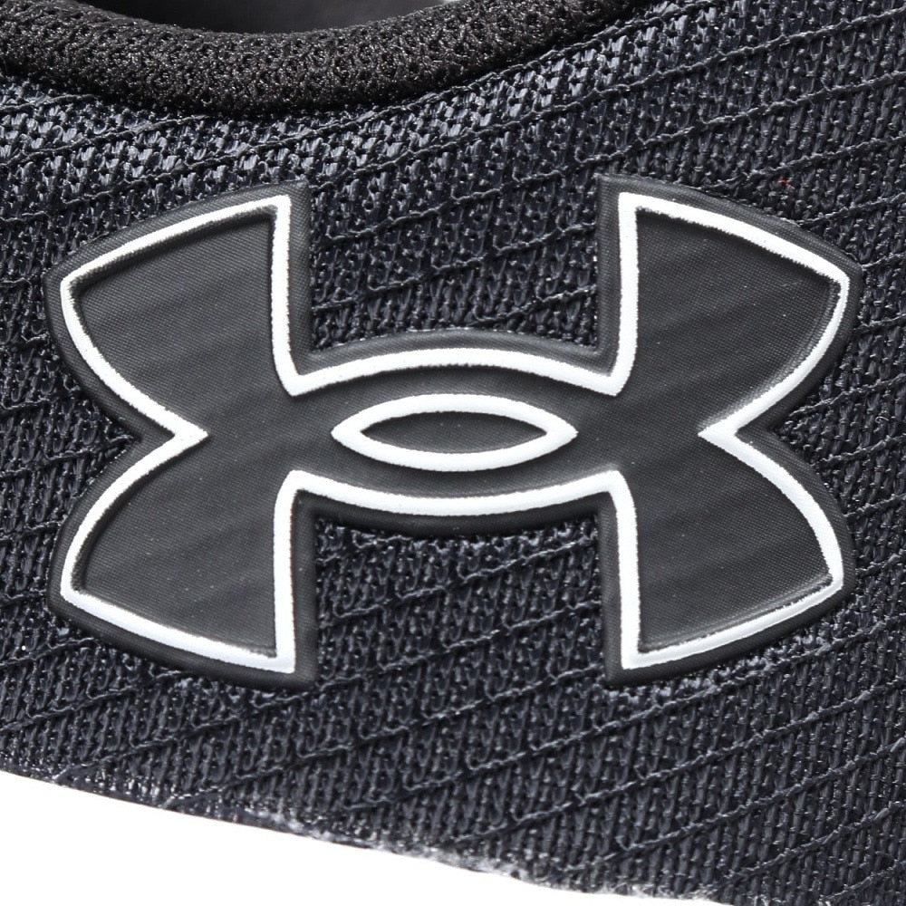 ランニングシューズ ジョギングシューズ チャージド ローグ 5 ワイド ブラック ホワイト 3028255 001