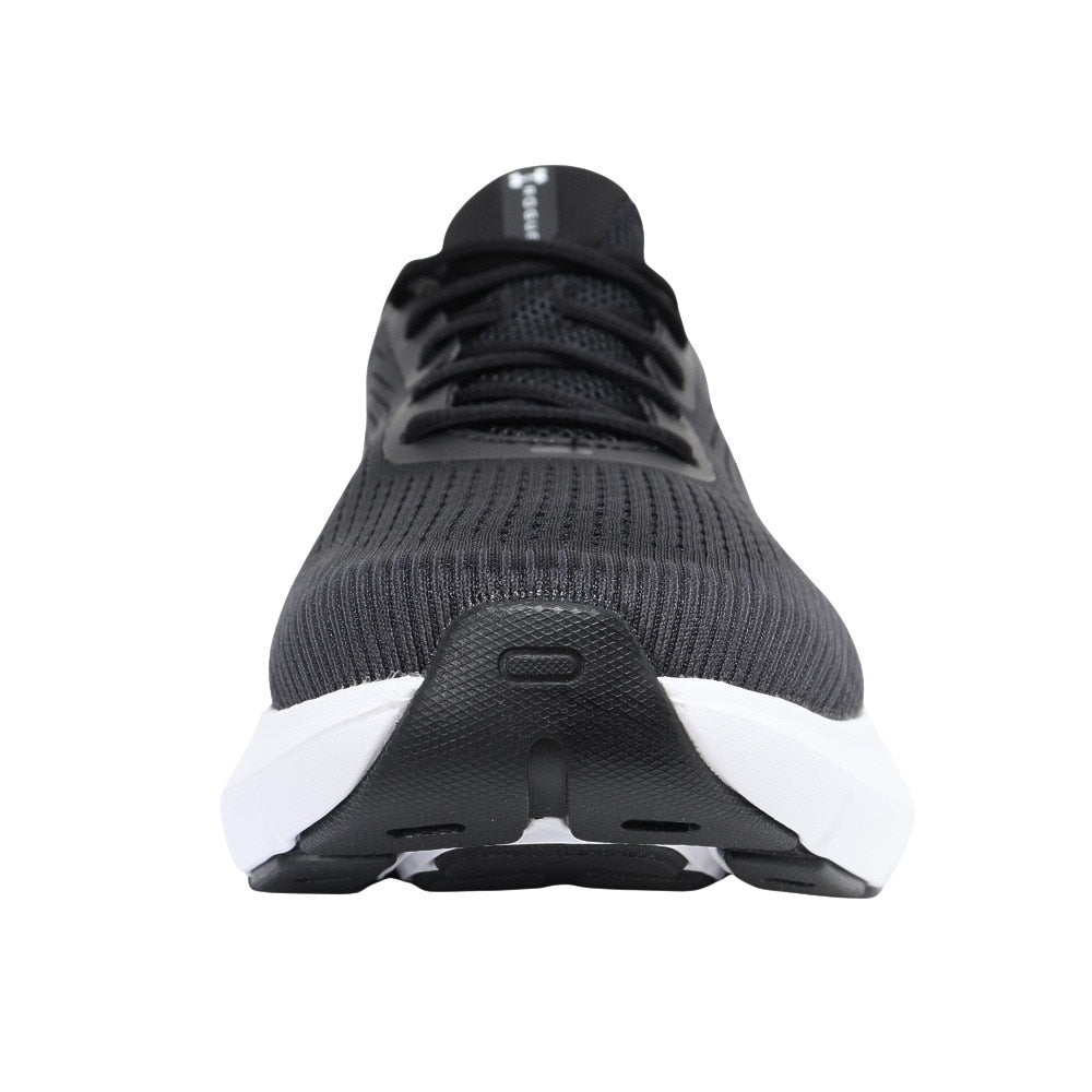 ランニングシューズ ジョギングシューズ チャージド ローグ 5 ワイド ブラック ホワイト 3028255 001