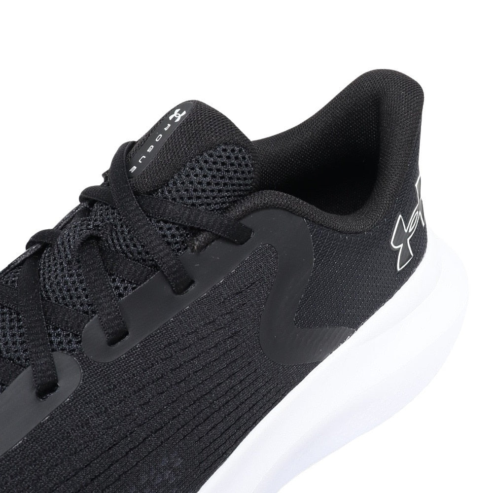 ランニングシューズ ジョギングシューズ チャージド ローグ 5 ワイド ブラック ホワイト 3028255 001