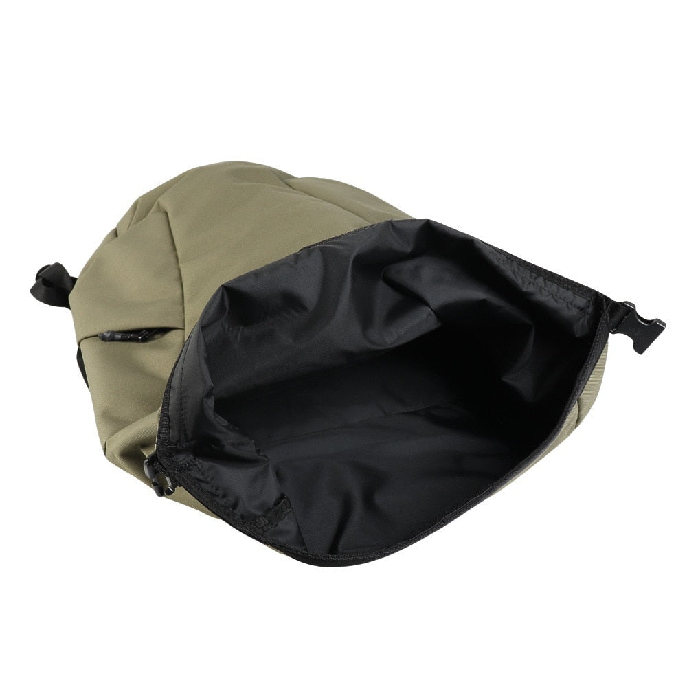 バックパック スポーツバッグ MWQミディアム ロールトップ カーキ 22L 09205602 リュック デイバッグ